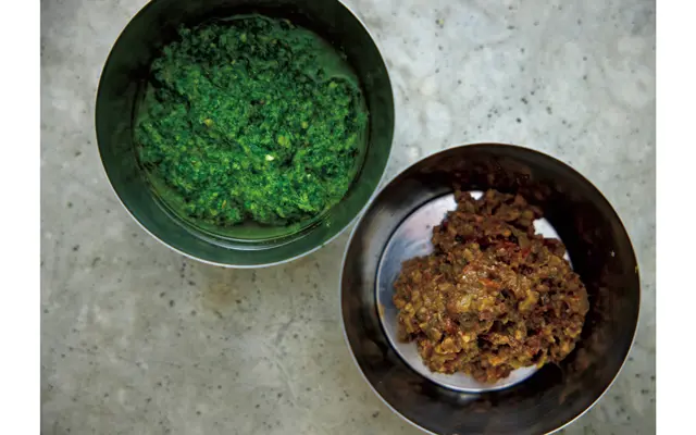 付け合わせに  バジルのソース　アンチョビのソース