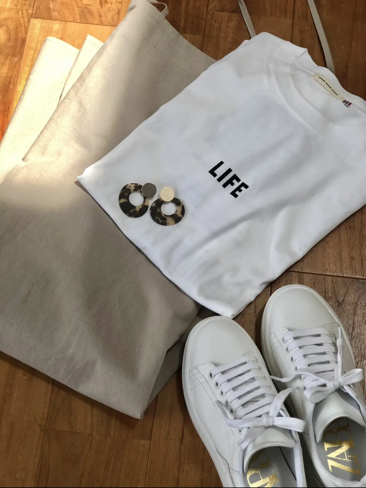 サスペンダースカートとロゴT＆ちょい巻きの画像_2