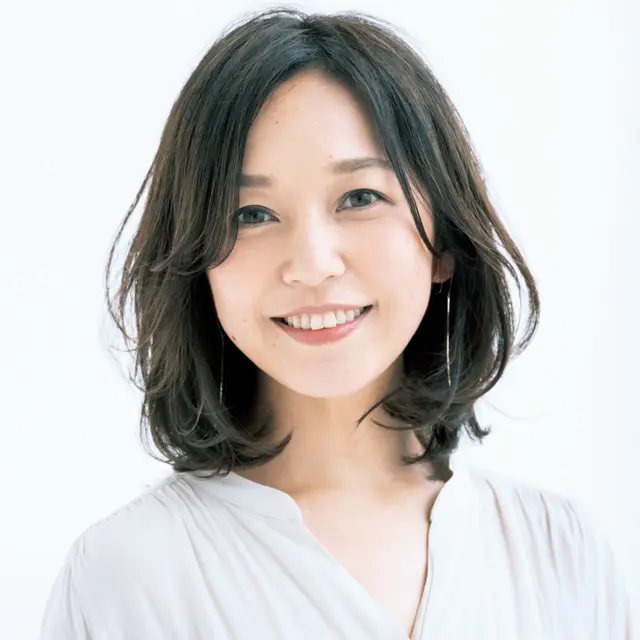 長さを変えただけで、大人のクセを生かしたしゃれ感ヘアに変身！