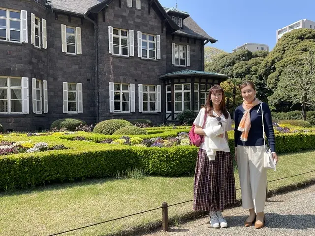 旧古河庭園の洋館と花畑