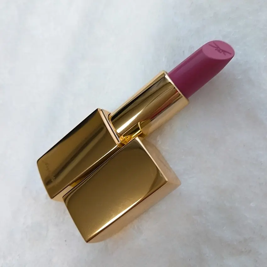 懐かしくも洗練された青みピンク。アンプリチュードのコンスピキュアス リップス 22 