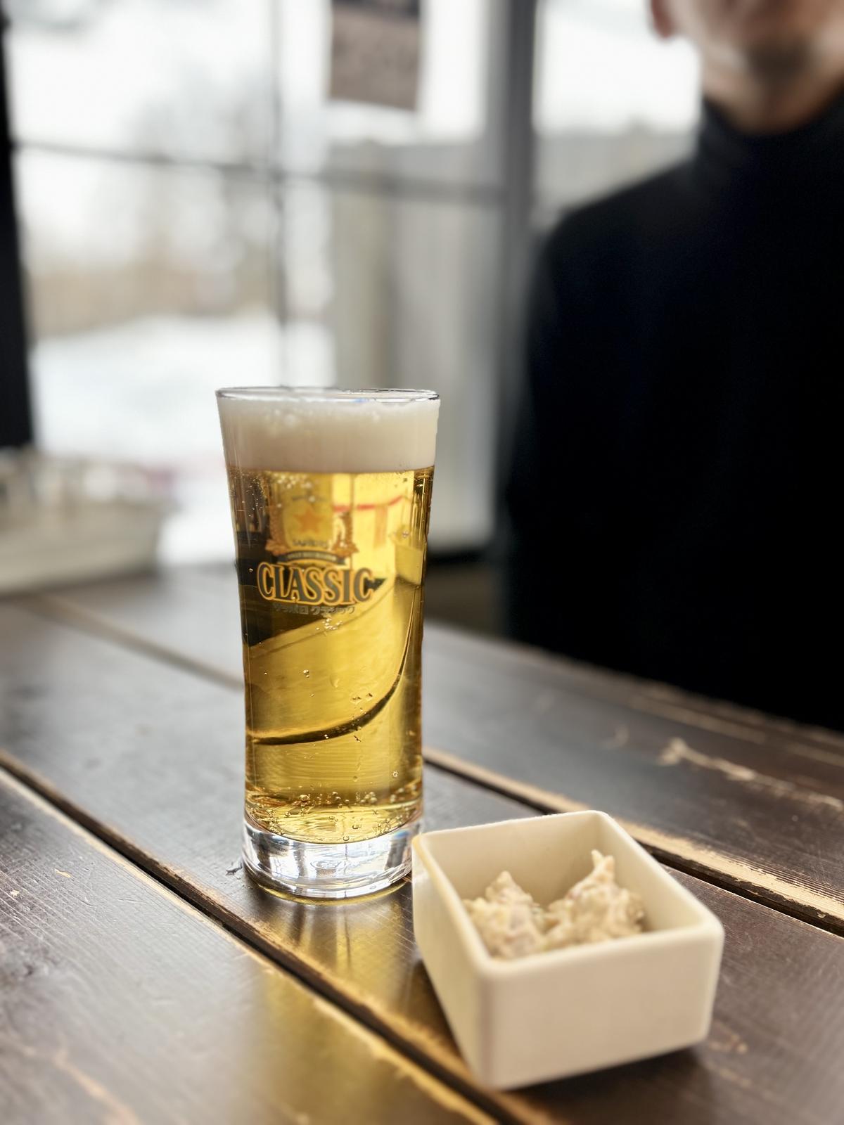 札幌クラッシックで乾杯
お通しがチャーシューのマヨあえ