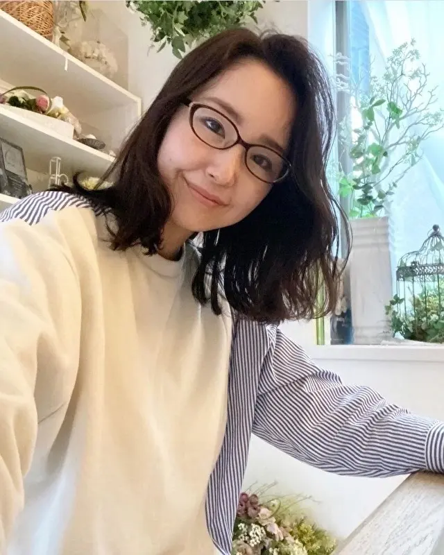 ロングヘアでメガネ