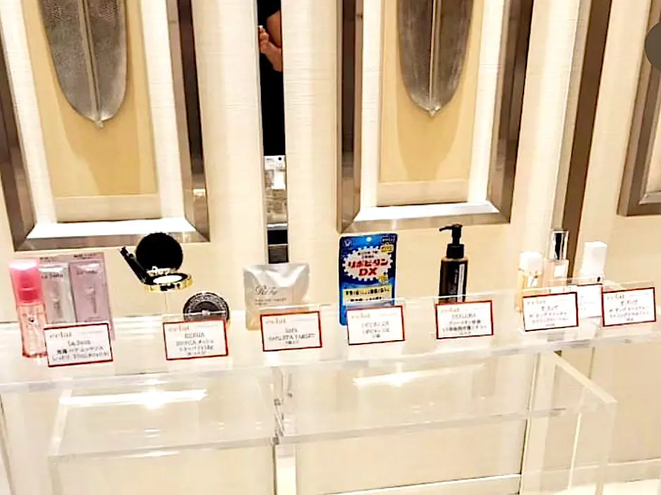 左からLa Sana 、BIONIA メッシュスキンパクト、ReFa、リポビタンDX、FRACORA、THE GINZA