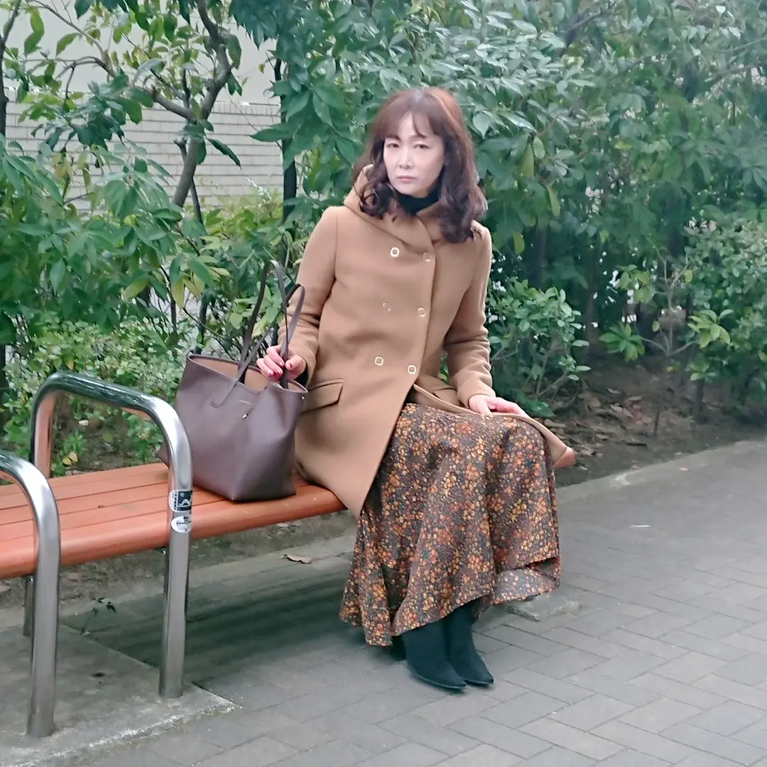 キャメルコート  ロングスカート  ロングブーツ  トートバッグ