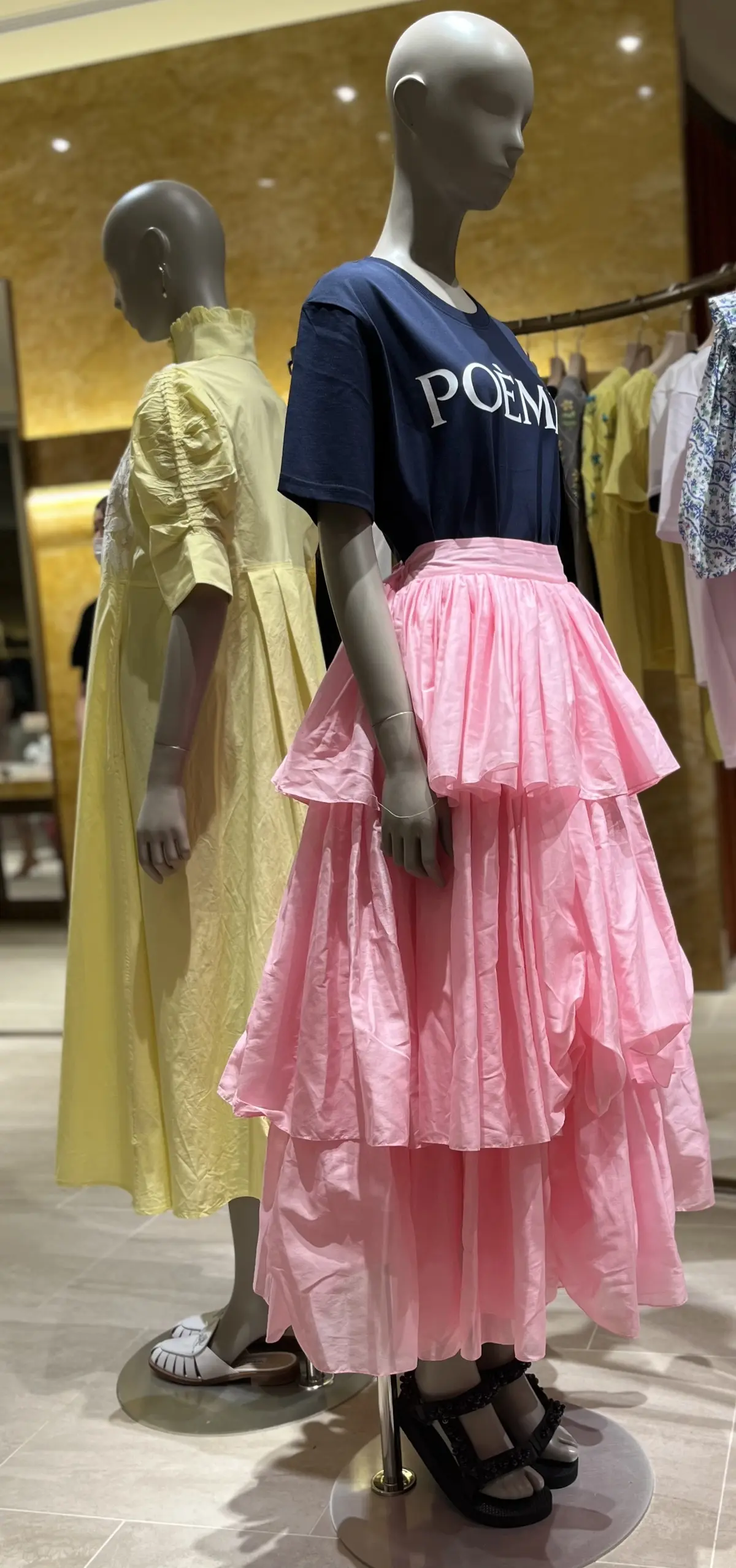 ピンクスカートコーデ