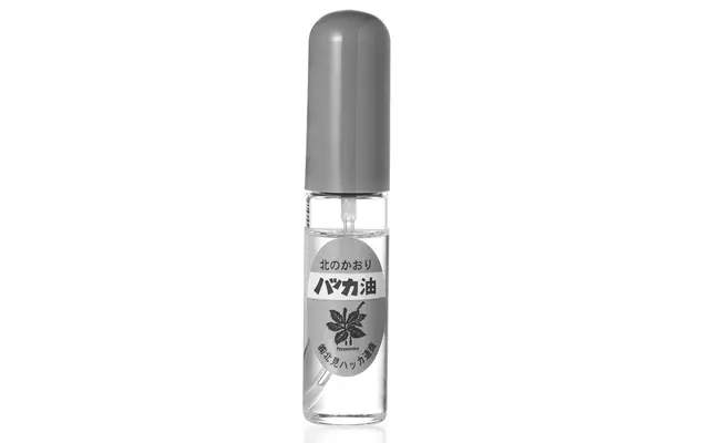 天然和種ハッカ100％。ハッカ油スプレー 10ml ￥1,080／北見ハッカ通商