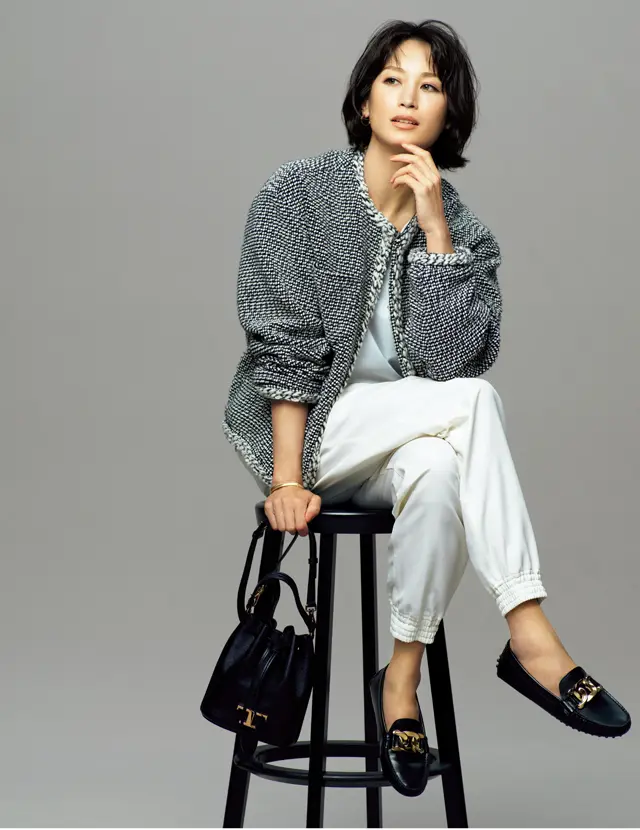 ドゥロワーのジャケットの黒田エイミ