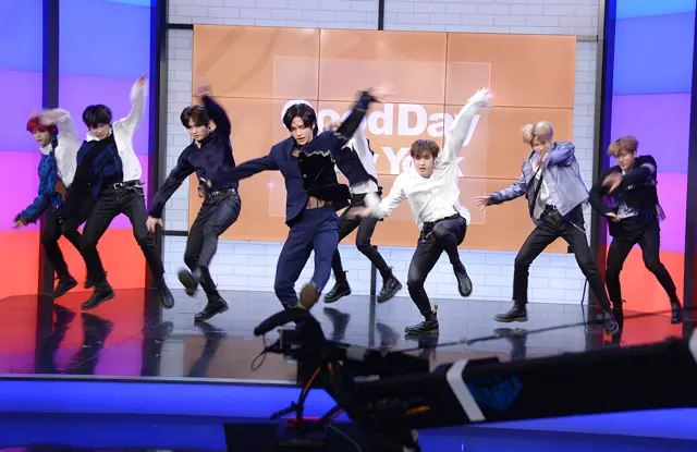 日本人メンバーのNI-KIのキレッキレのダンスも話題