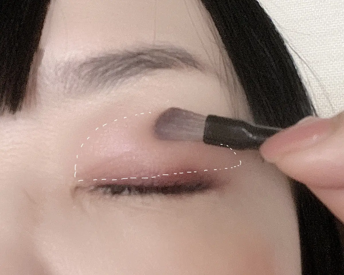 アイシャドウ2度づけ　追いシャドウ