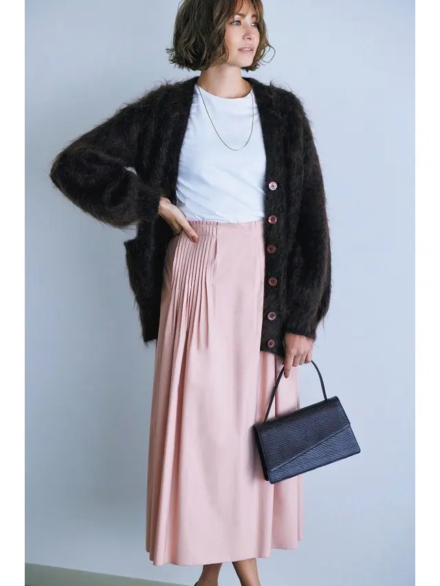 着こなしも気分も華やぐ、かわいげピンクスカート