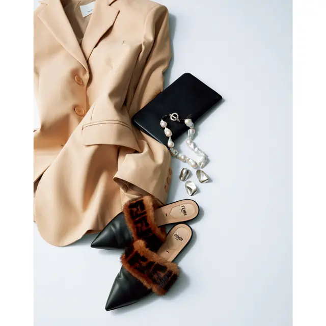 特別感のある小物で ドレスアップ