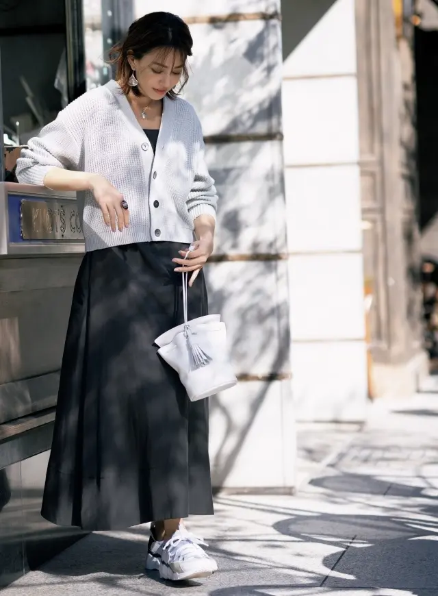 カーディガンはボレロ風の味わい。 ワンピースやボリュームスカートに