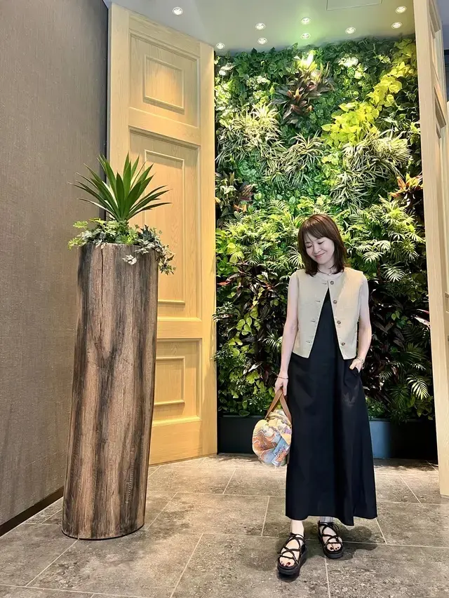 ベージュ色のジレ