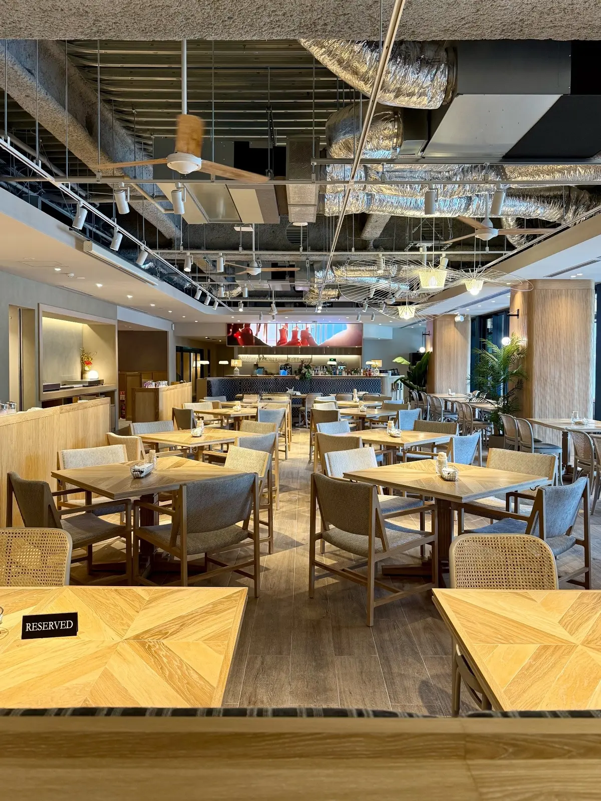 Tikis Tokyo 　店内写真