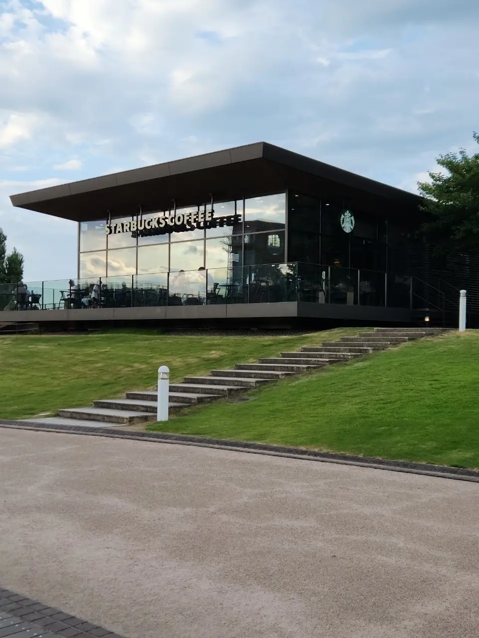 世界一の景観に選ばれたスターバックス・コーヒー富山環水公園店