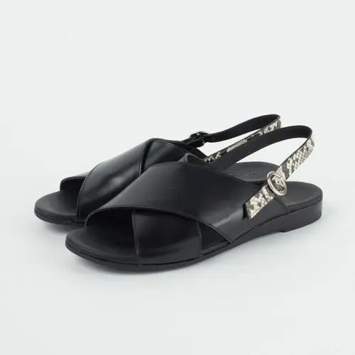 Mi piace クロスベルトサンダル