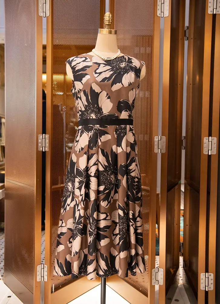 ポール・スチュアート青山本店の花柄ワンピース