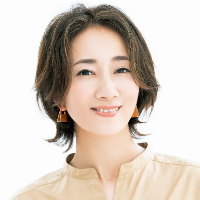 顔まわりのフォルムをひし形に変え、雰囲気も顔だちも丸みのある印象に