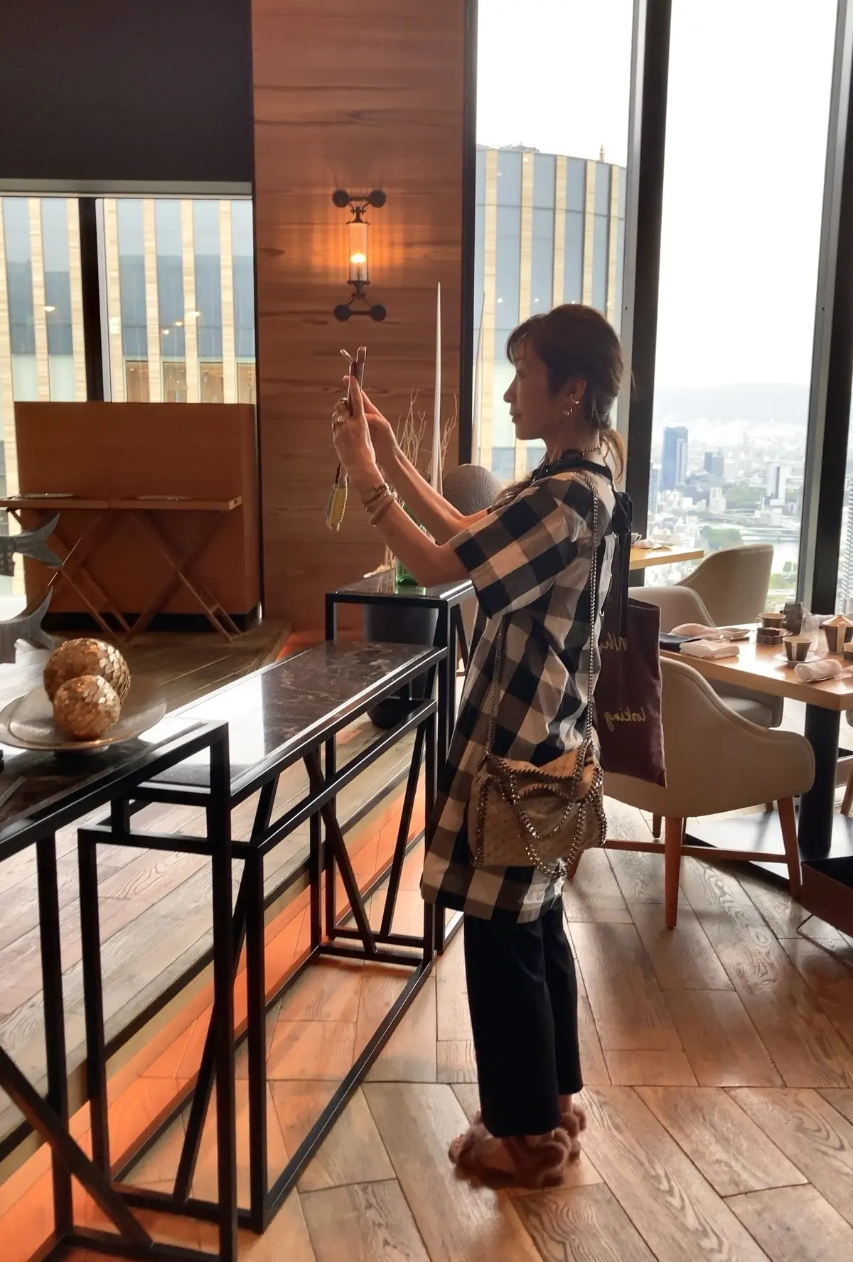 たまにはモードなワンピで！絶景ホテルでのの画像_19