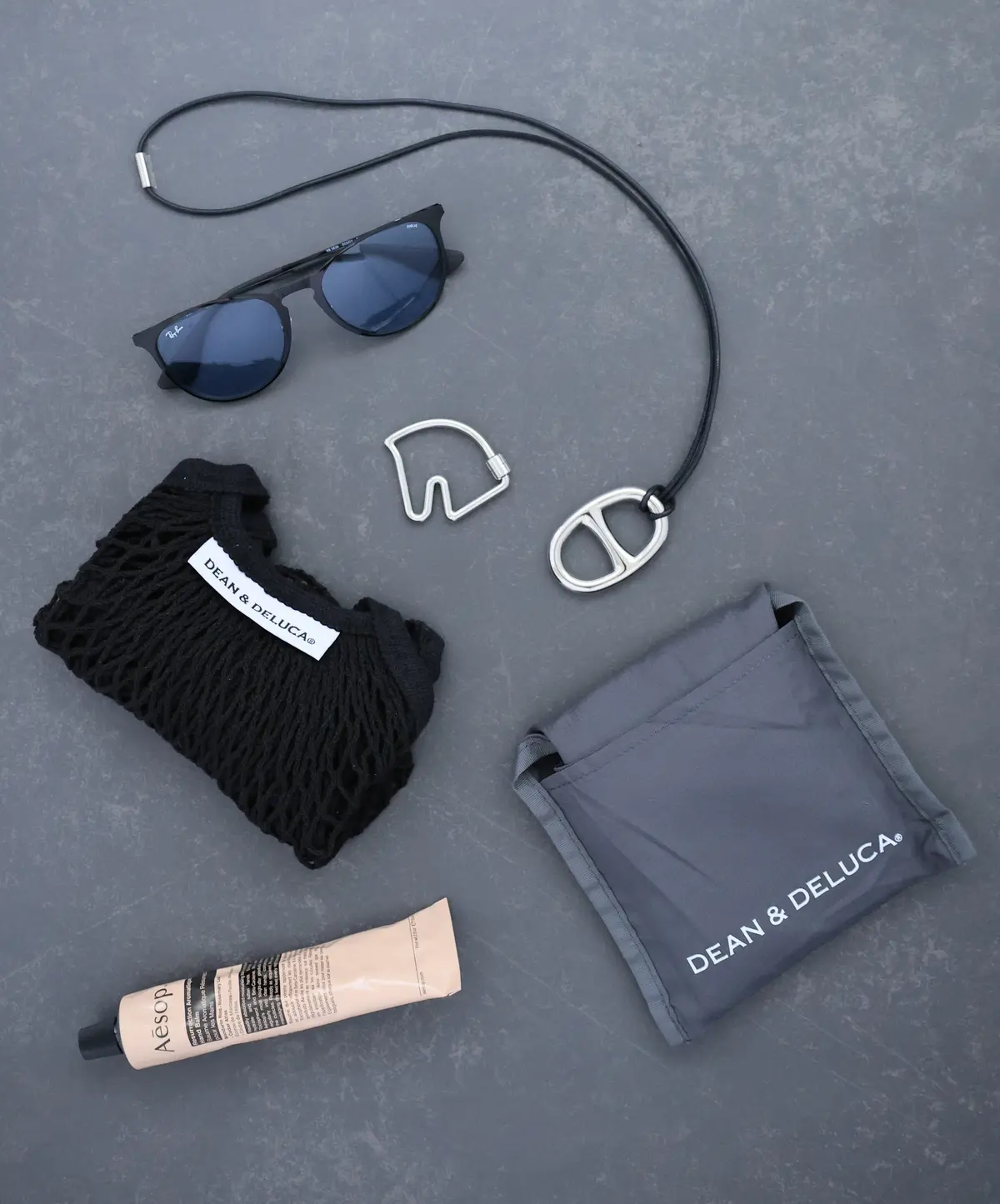 ディーンアンドデルーカ　エコバッグ　レイバン サングラス　エルメス シェーヌダンクル　エルメス　ジュバルキーリング