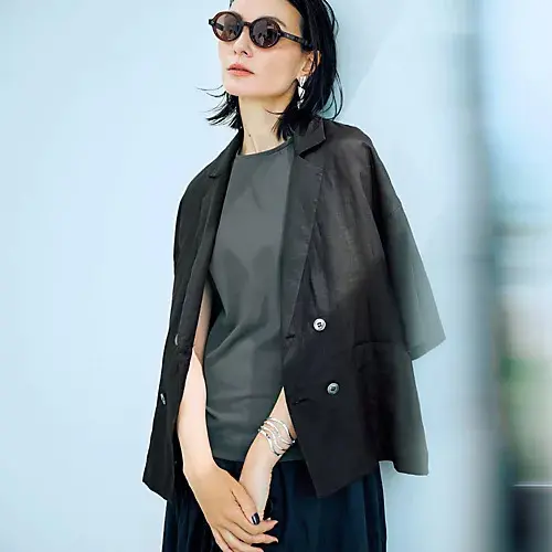 見た目も着心地も涼やか。夏はおりの新星・半袖ジャケット