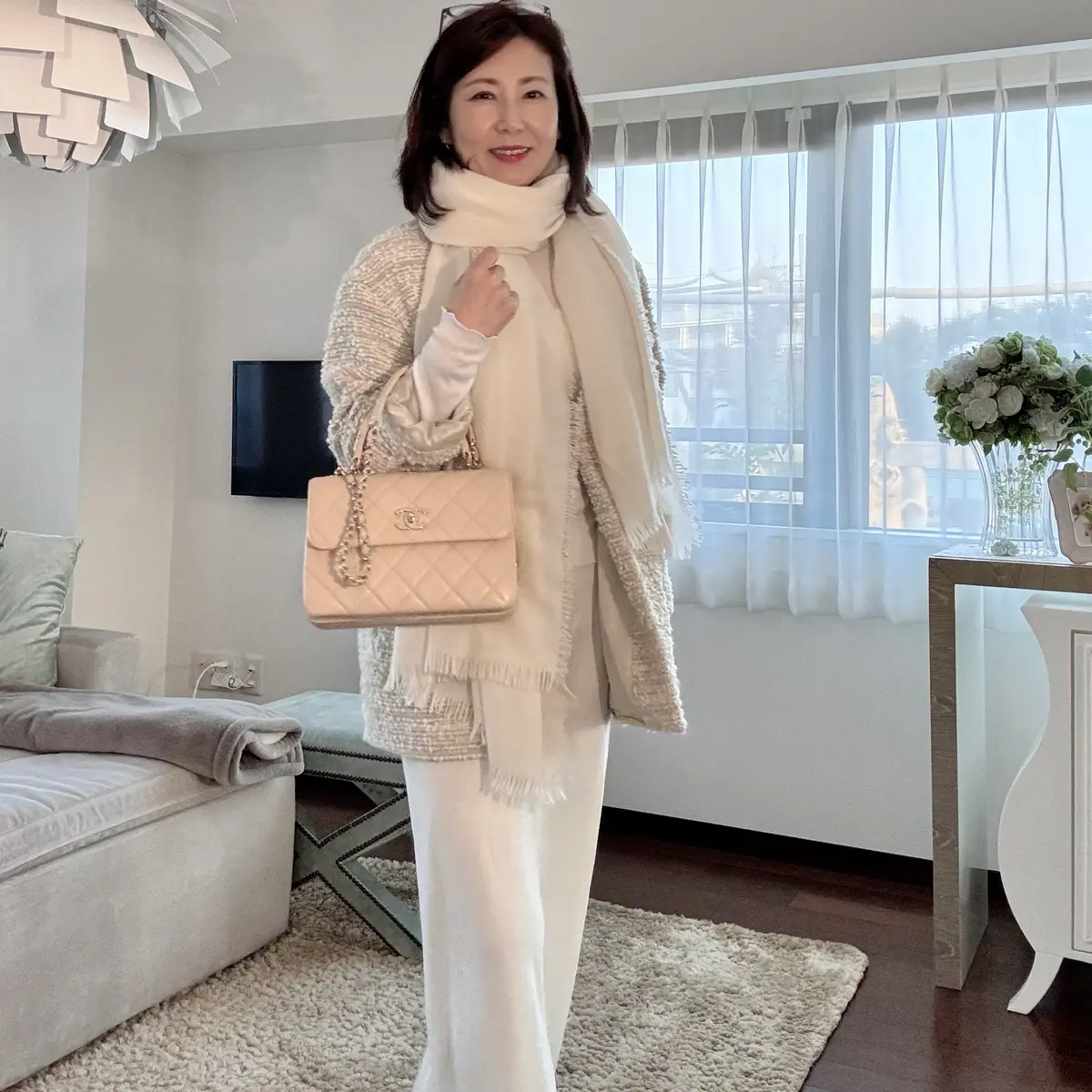 シャネルバッグで春の上品ホワイトコーデ♡の画像_1