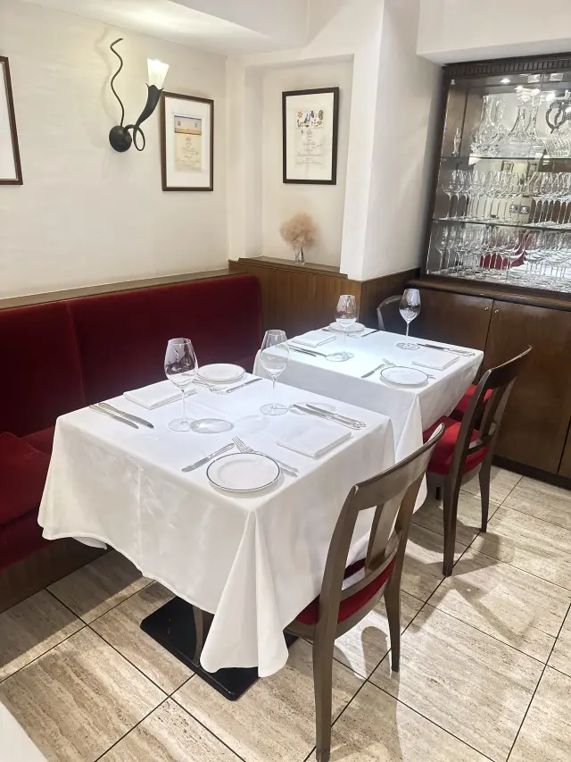 セットアップワンピースで広尾フレンチレスの画像_3