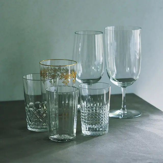 食卓になじむオールドバカラ