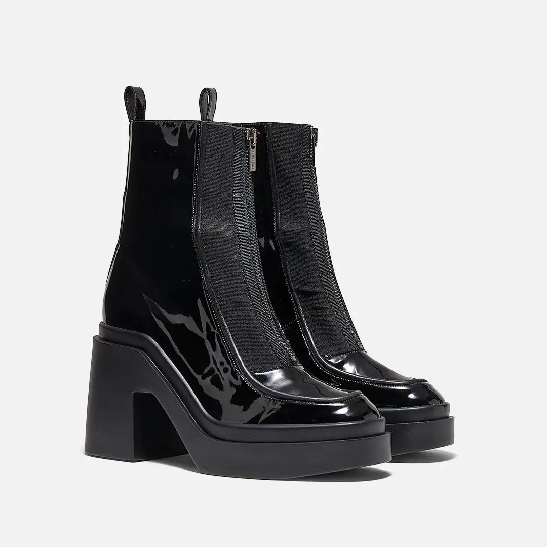 ブーツ￥105600／ブルーベル・ジャパン（クレジュリー）