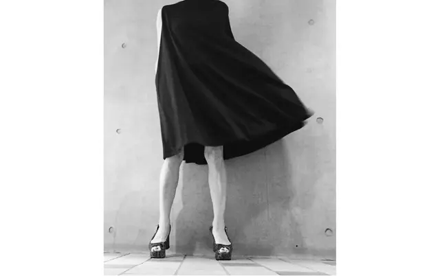 Instagramの投稿には、着こなしもさることながら脚線美へのコメントも多数