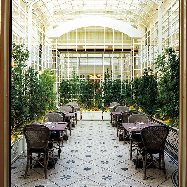 天気のよい暖かい日はルーフトップテラスでアペリティーヴォやバータイムを