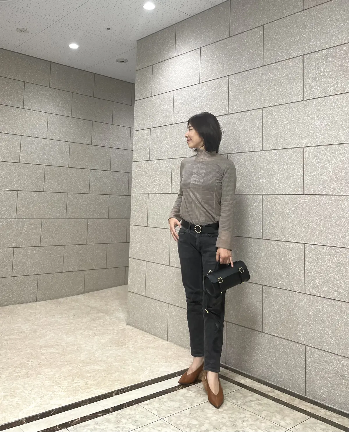 ブラックデニムにファーの靴を。の画像_4