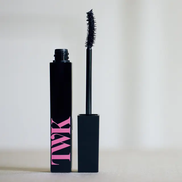 TWK シン ピュアブラック マスカラ  ボリューム+