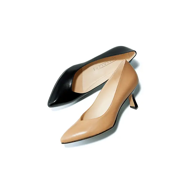 ボロネーゼ製法＆上質素材で 疲れにくい、定番Vカットパンプス