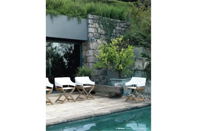 タイムレス＆洗練デザインの折りたたみアウトドアチェア