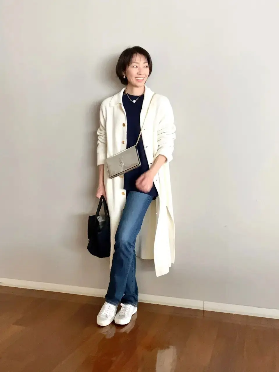 おしゃれな50代はここが違う！「スニーカーで外す」きれいめカジュアル