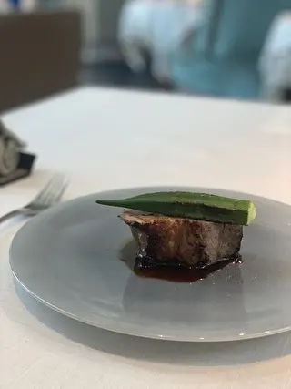 サドルバック豚のロースト　オクラを添えて