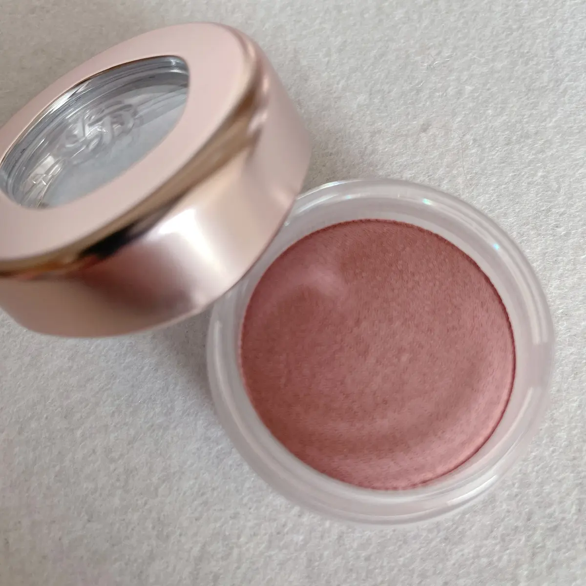 コスメデコルテ アイグロウジェムの新色22M sakura mousse