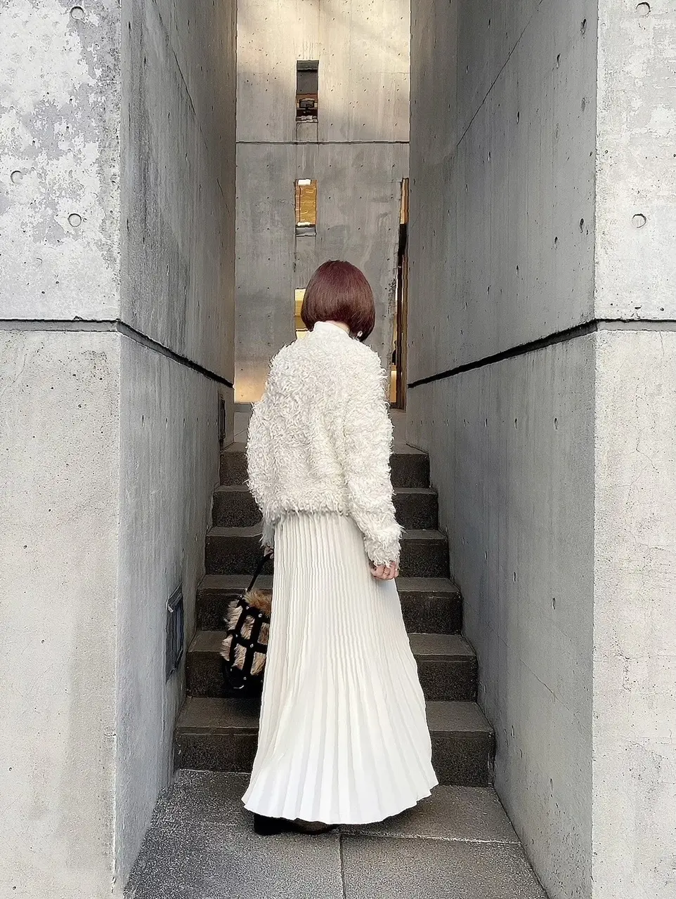 ニットカーデ×ペタンコショートブーツコーの画像_3