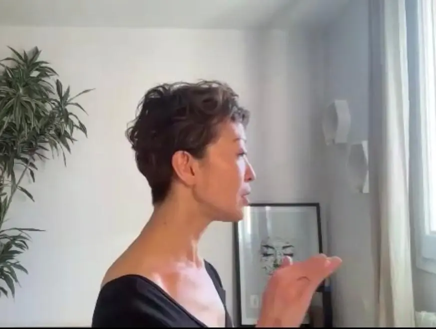 OurAge×Webエクラ　40代50代　前に出た頭の位置を調整