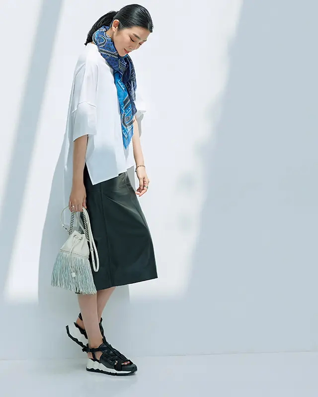 【アラフィー女性のサンダルコーデ3選】今年のサンダルは“ほぼフラット×マニッシュ風味”がおすすめ