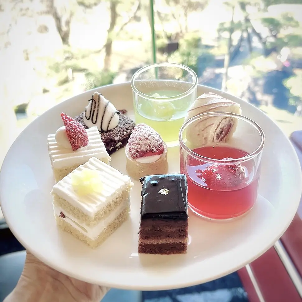 スーパーショートケーキ（あまおう、メロン）やオペラやゼリー?