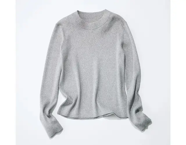 控えめなラメ感とミニマルシルエットが上品