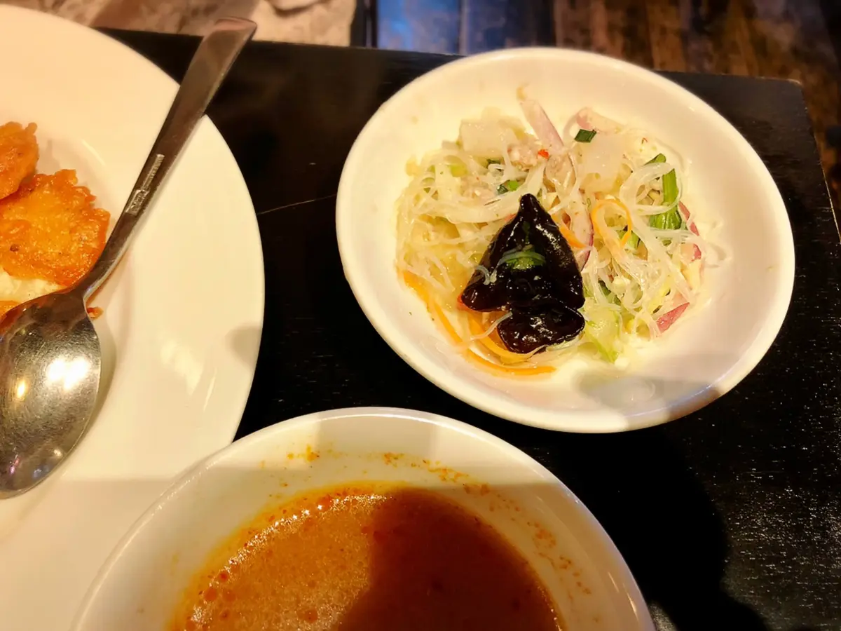 ASIAN PALM（アジアンパーム）神楽坂店。インド料理、タイ料理、中華料理、ベトナム料理。平日ランチ。ビュッフェ。タイ。サラダ。