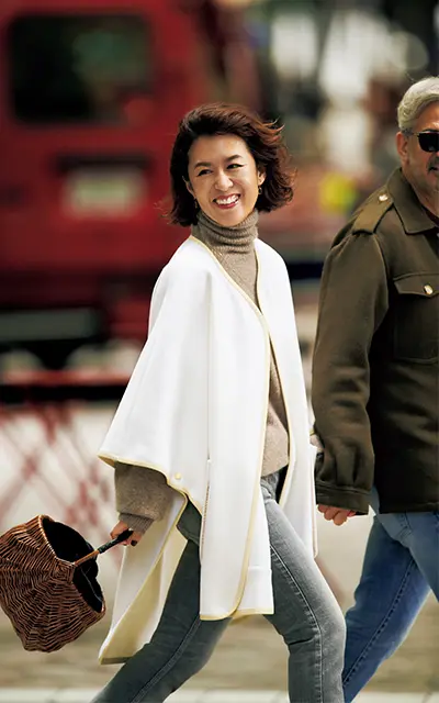 トーンを変えてデニムをリンクさせたコーデの大草直子