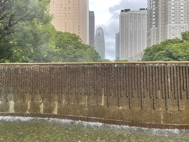 「新宿白糸の滝」