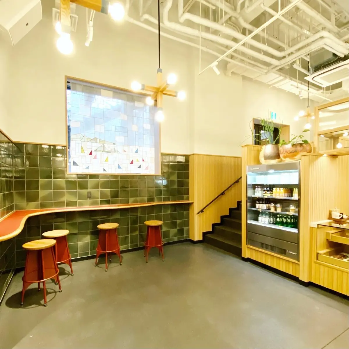 「エースホテル京都」のカフェ、Stumptown Coffeeの店内写真