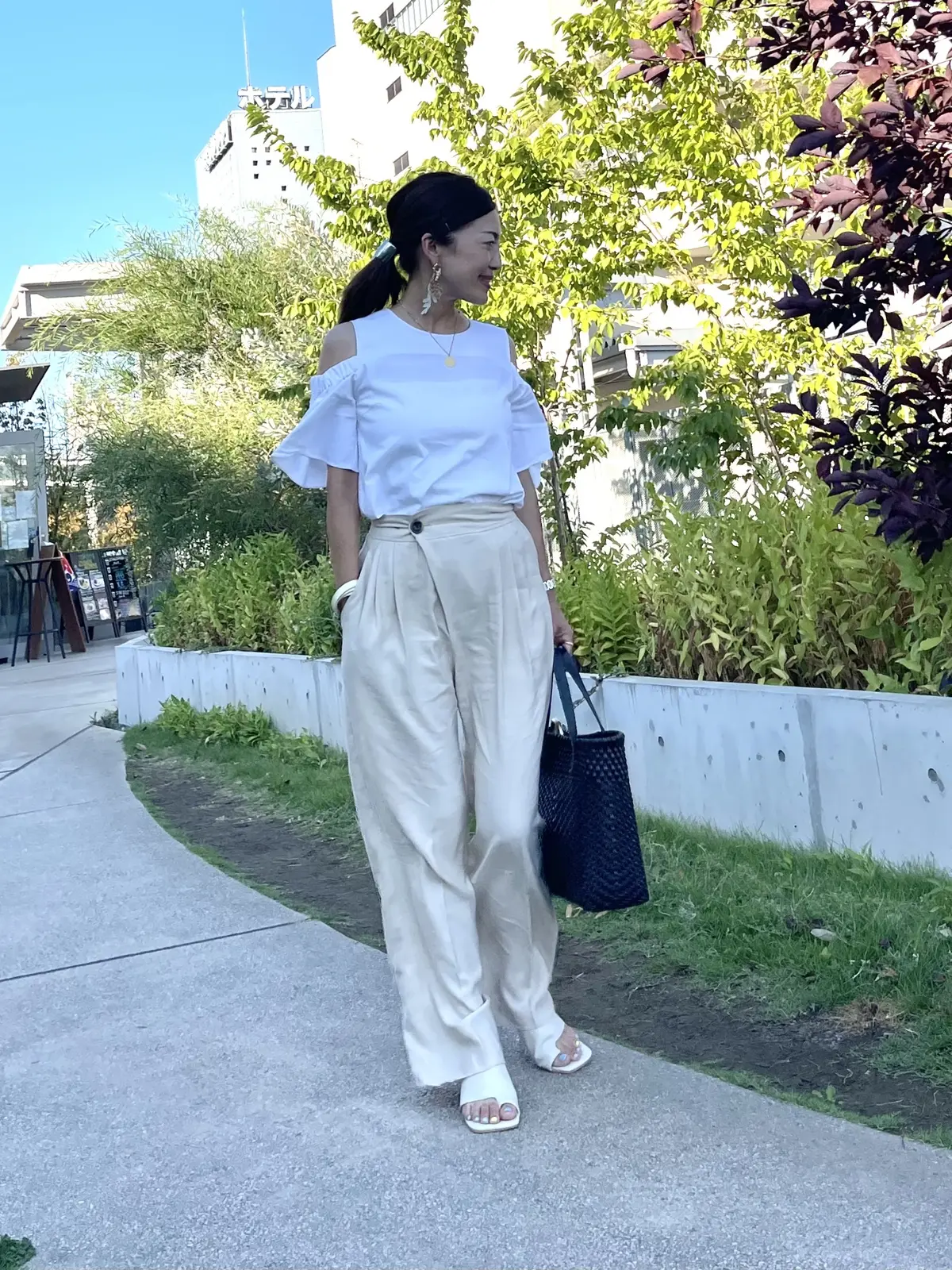 蘇った白トップスとゆるパンツで下北沢への画像_6