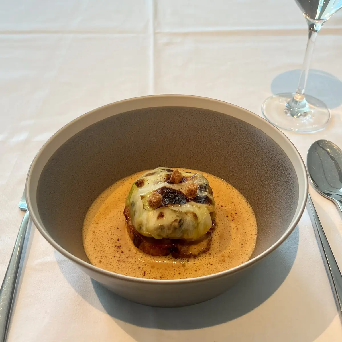 白パンツコーディネートで丸の内ランチへ♪の画像_9